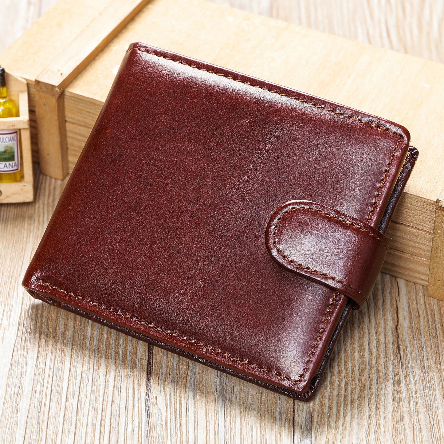 Vintage Top-Grain Leather Bi-Fold Wallet – Classic Design, Ample Storage