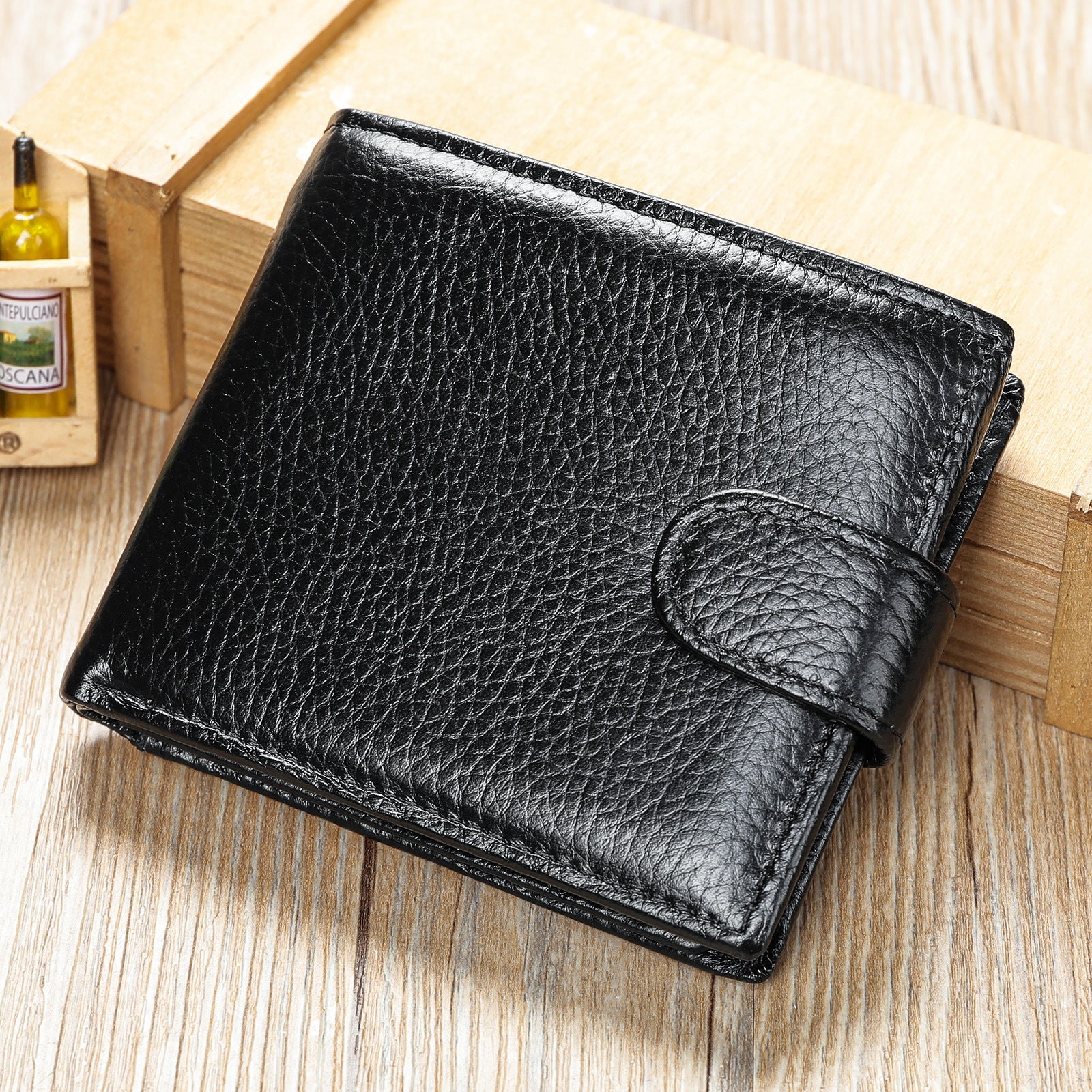 Vintage Top-Grain Leather Bi-Fold Wallet – Classic Design, Ample Storage