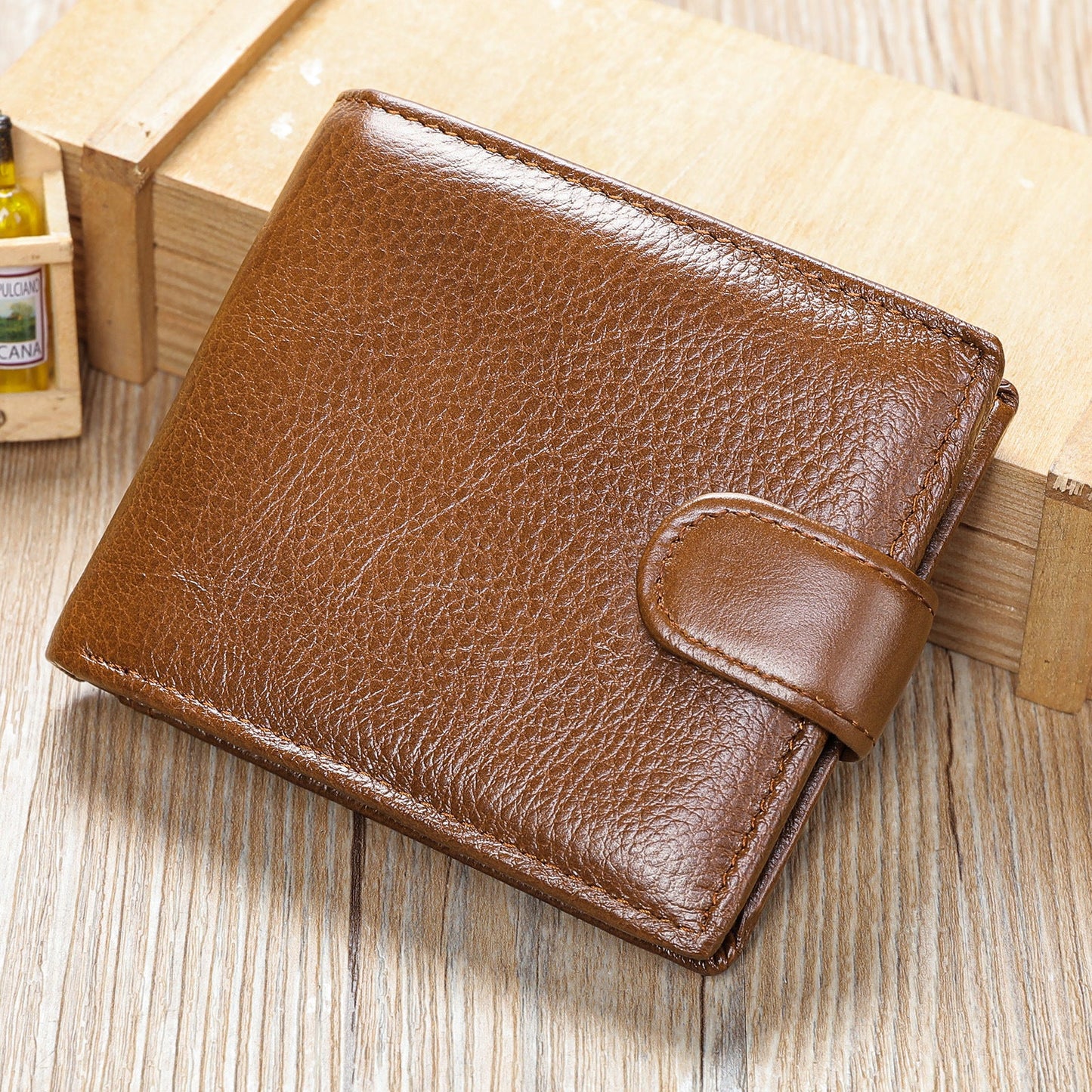 Vintage Top-Grain Leather Bi-Fold Wallet – Classic Design, Ample Storage