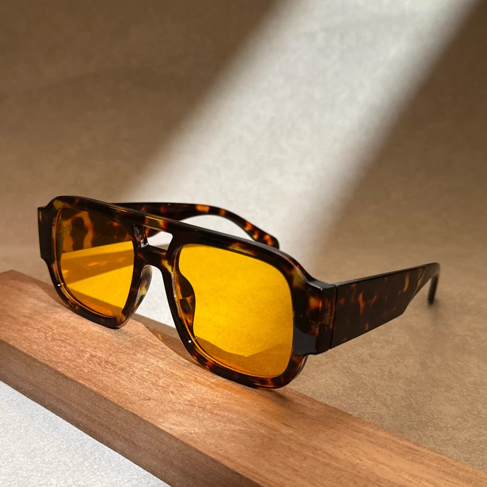 Tortoise aviator sunglasses detail